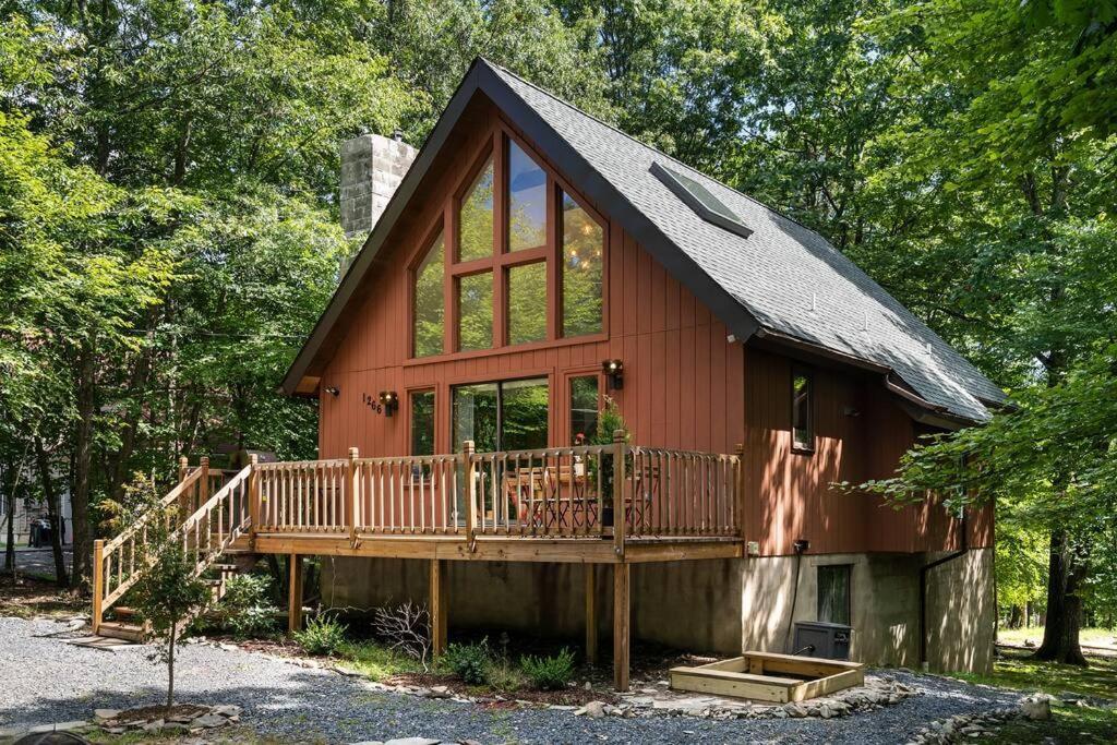 The Black Forest - Hot Tub, Hiking, Kayak Chalet *