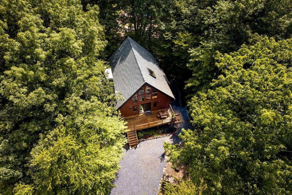 The Black Forest - Hot Tub, Hiking, Kayak Chalet East Stroudsburg
