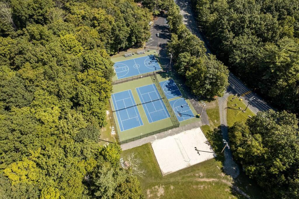 The Black Forest - Hot Tub, Hiking, Kayak East Stroudsburg